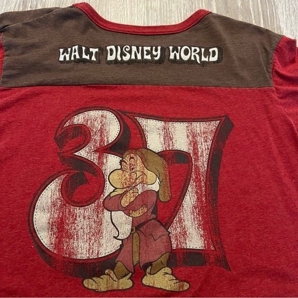 Walt Disney World Grumpy Dwarf 37 Distressed Red Brown Shirt Womens Size XL - Picture 9 of 10